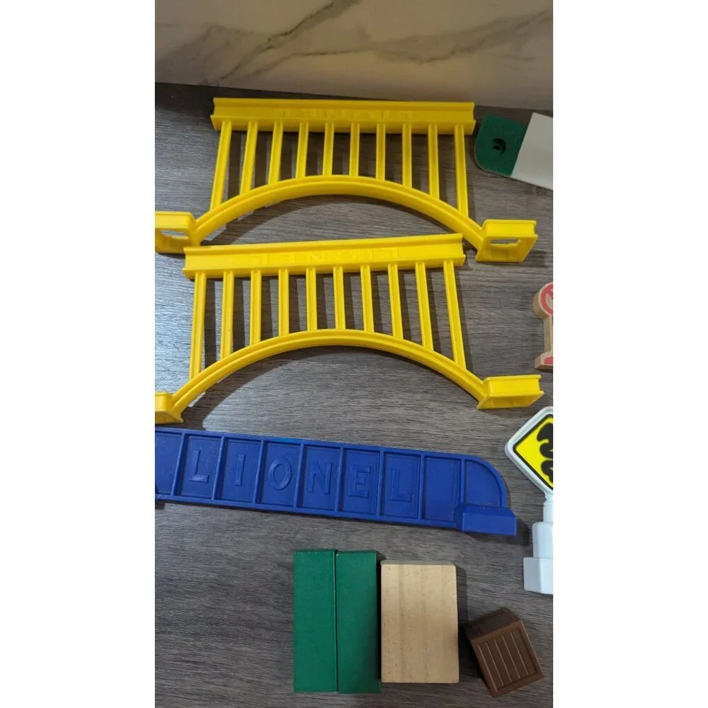 Lionel Little lions replacement parts bridge signs‎ ets